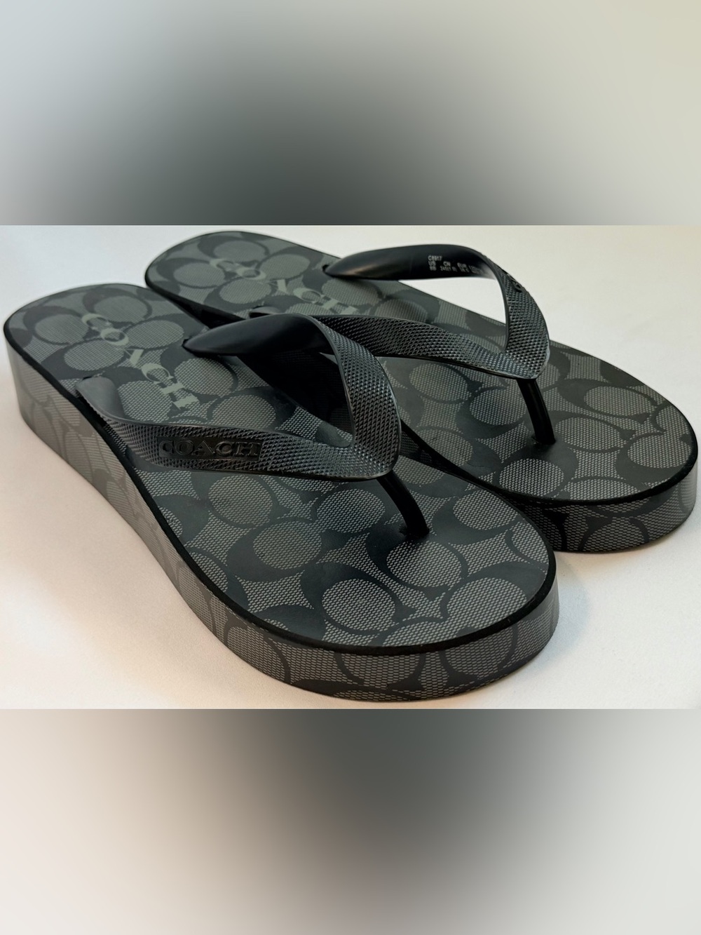 Coach Lynn Signature C Platform Flip Flops Black Gray Sandals 8B 38.5